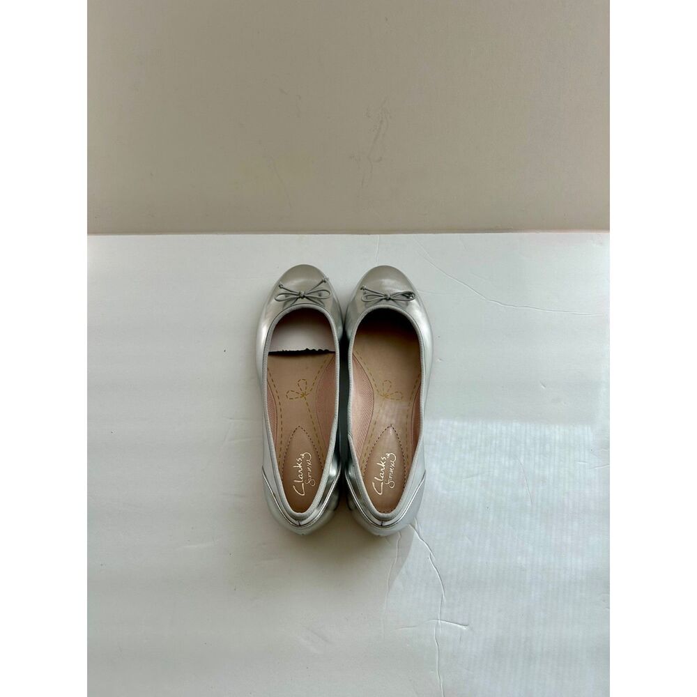 Clarks Couture Bloom Silver leather flats, size 7, NIB
